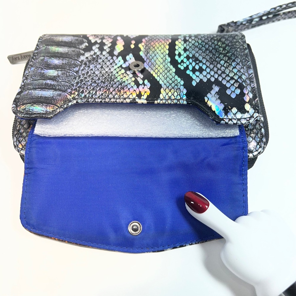 Mary Kay Holographic Iridescent Snakeskin Print Wristlet Wallet Blue‎ Interior - Picture 5 of 7